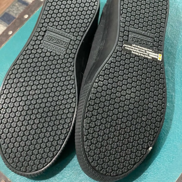 NonSlip Shoes - Picture 4 of 4